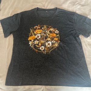 XL Women’s Floral Tee 🌾🍂 NWT